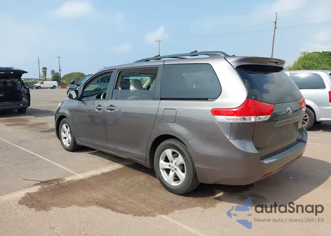 2011 Toyota Sienna Le V6 z USA, uszkodzony, nr VIN 5TDKK3DC8BS137762
